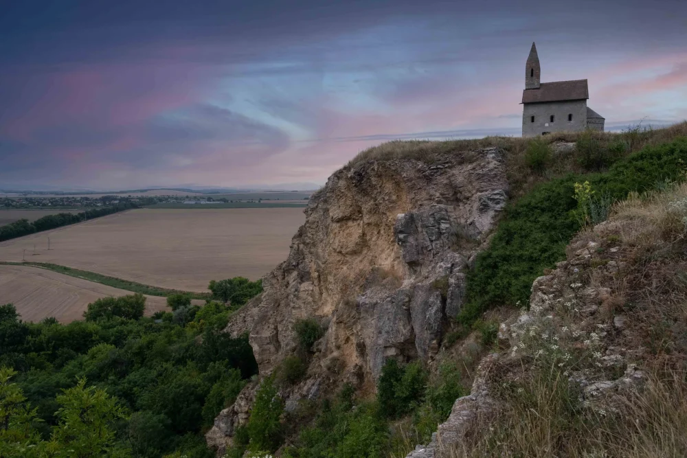 Krajinárska fotografia zo západného Slovenska – autorský záber na plátno